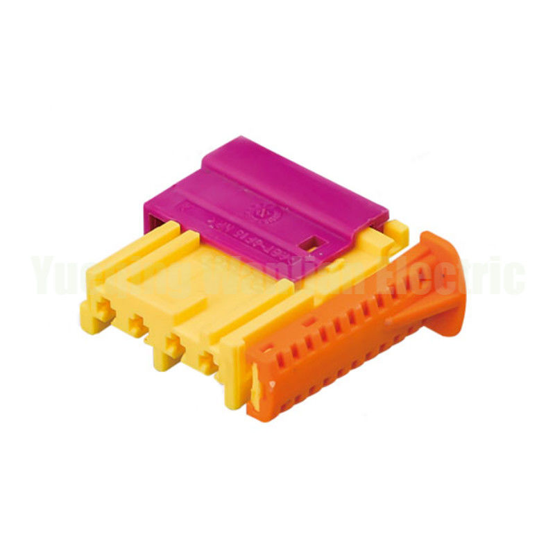 60203904 Conector de automóvel à prova d'água de 4 pinos Casa de fio amarelo / rosa Conector de cabo